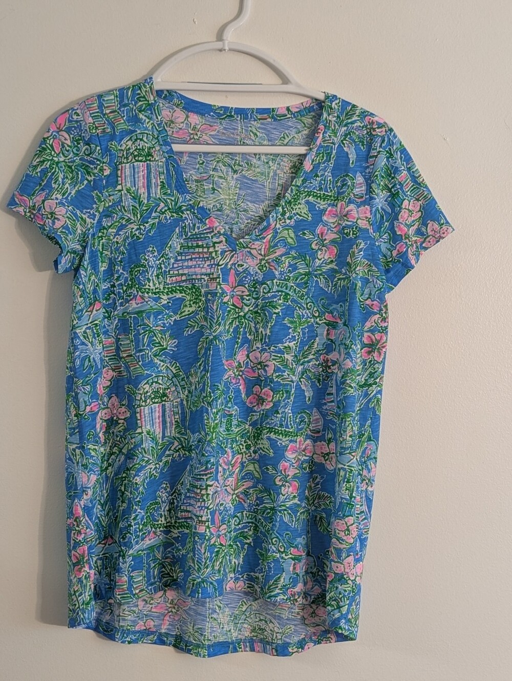 Lilly Pulitzer Etta V-Neck Top Maybe Gator Blue Tropical Cotton Tee Size S